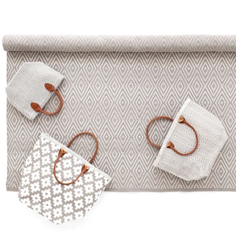 Hand-Woven Platinum & White Diamond Synthetic Rug 2' x 3'