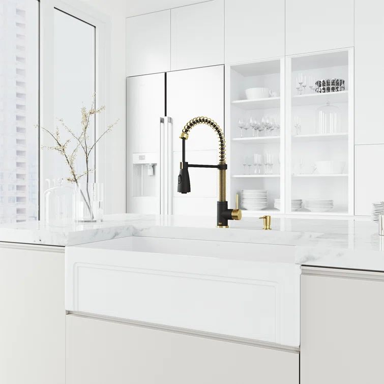 Elegant Dual-Tone Pull-Down Kitchen Faucet in Matte Gold and Black
