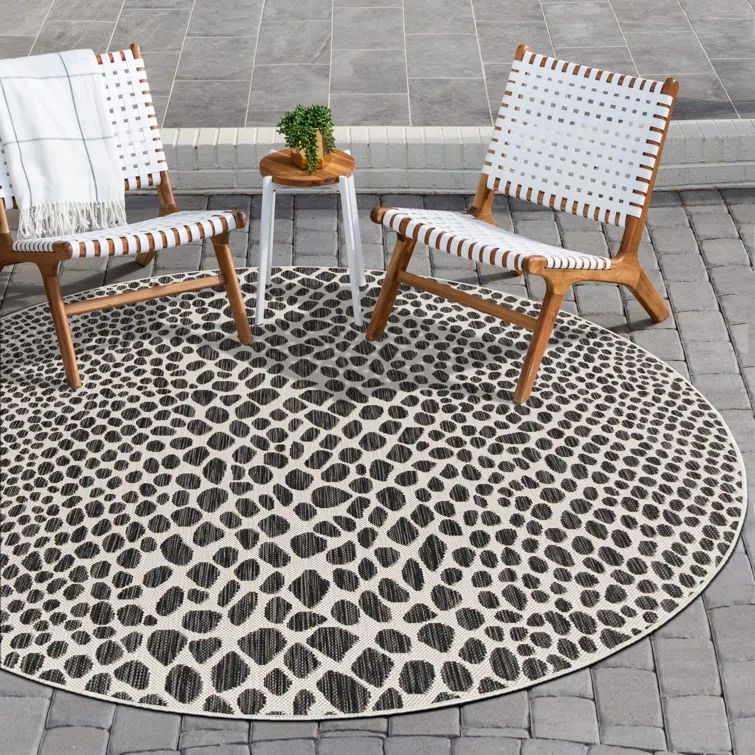 Cape Town Inspired Round Black Synthetic Outdoor Rug, 4'1"