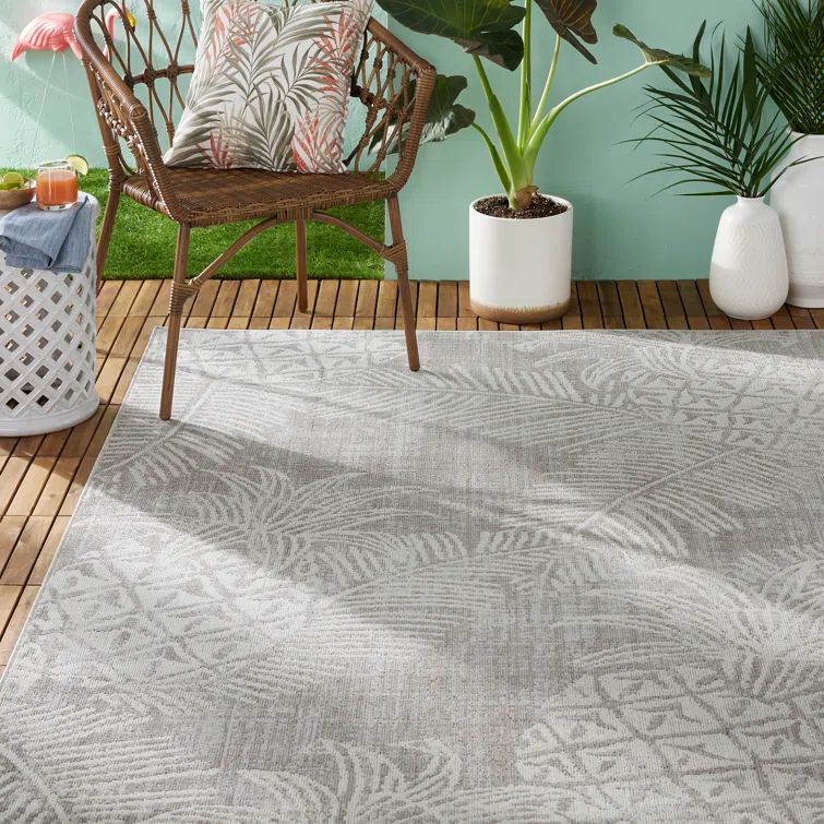 Taupe and Ivory Pineapple 8' x 10' Indoor/Outdoor Rug