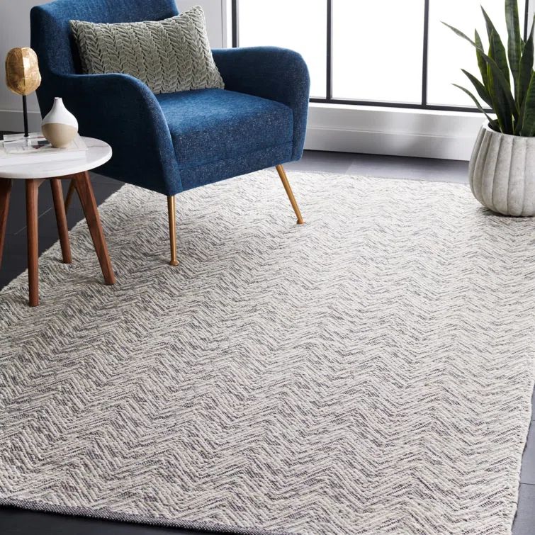 Handwoven Grey and Beige Wool Chevron 5' x 8' Area Rug
