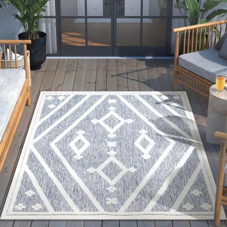 Sila Modern Blue Synthetic Rectangular Easy-Care Outdoor Rug 5'3" x 7'3"