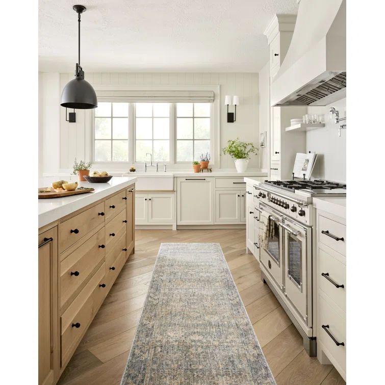 Sky Beige Antique-Style 4'x5'7" Traditional Area Rug
