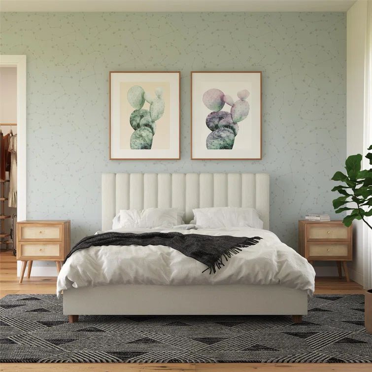 Elegant Queen Gray Linen Tufted Upholstered Bed with Wood Frame