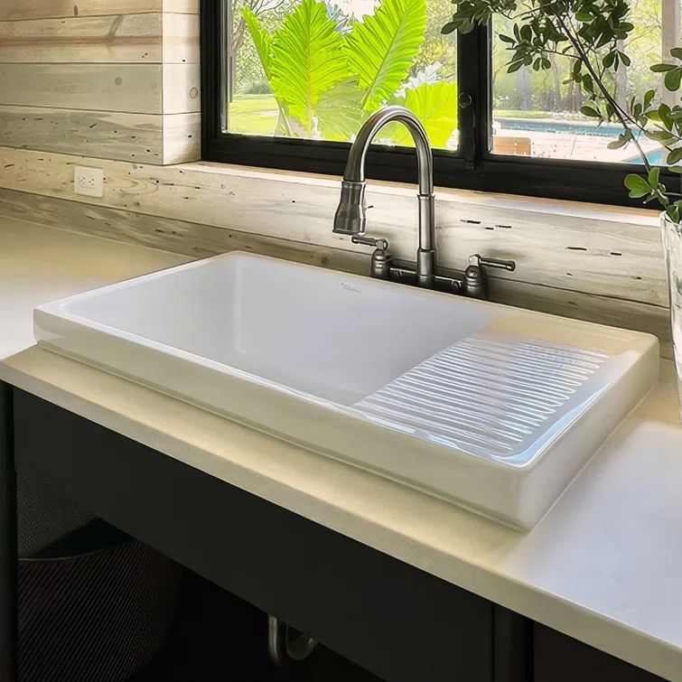 Glossy White Fireclay Farmhouse Sink with Drainboard