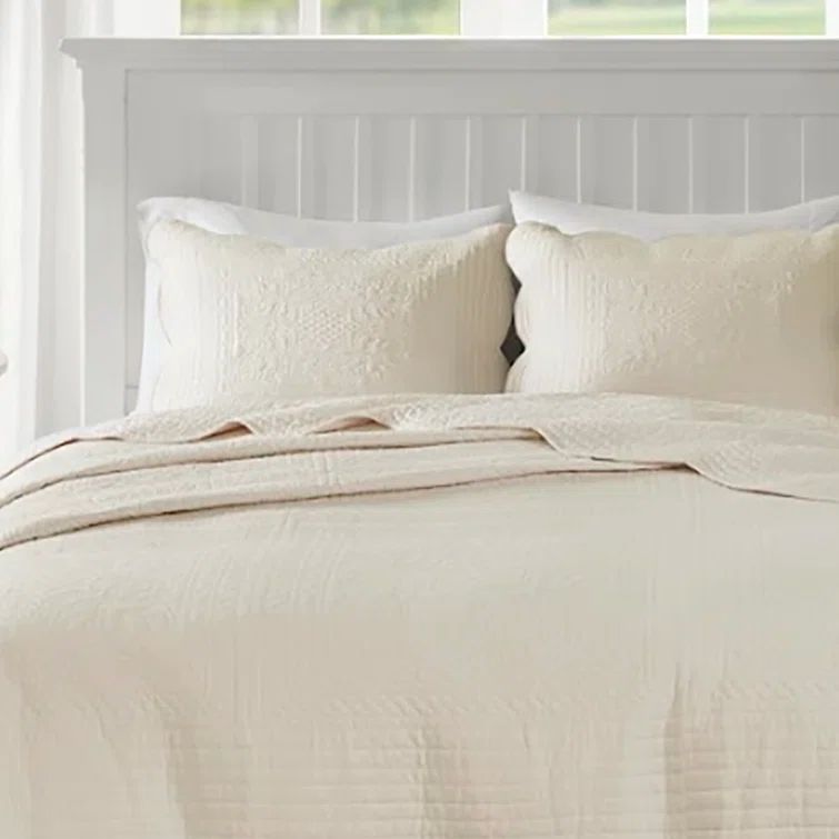 Ivory Microfiber Geometric Scalloped Edge Quilt Set