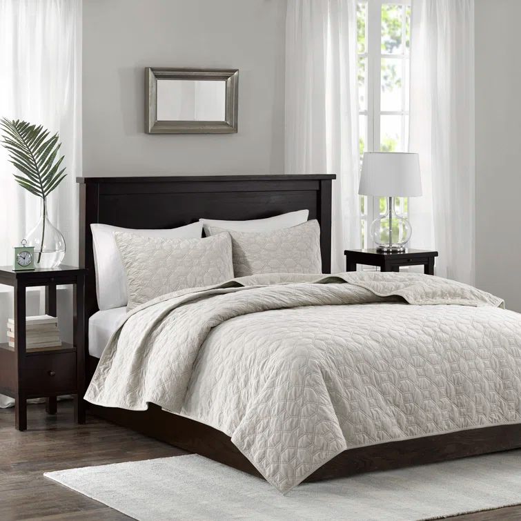 Ivory King Velvet Reversible Quilt Set