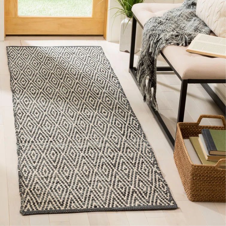 Coastal Charm Gray Handwoven Cotton Area Rug - 27" x 4"