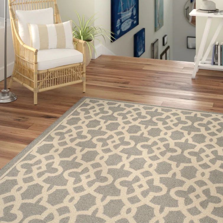 Grey Beige Quatrefoil 5' x 7' Easy-Care Synthetic Area Rug