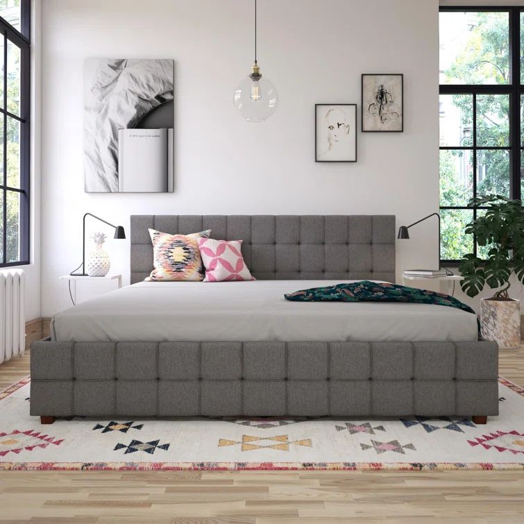 King-Size Gray Linen Upholstered Storage Bed with Tufted Design & 4 Drawers