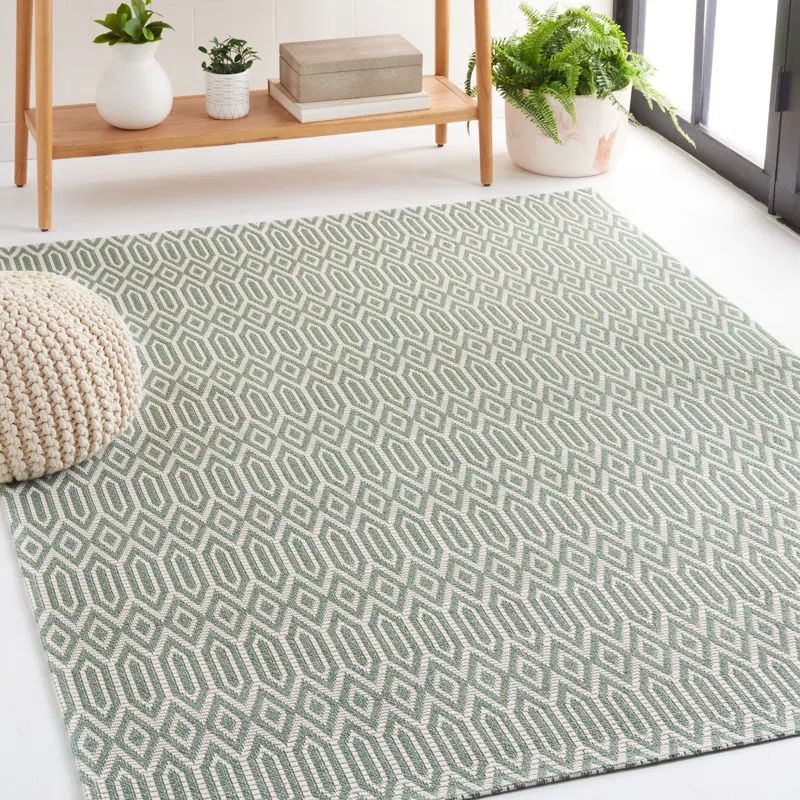 Green and Ivory Wool Geometric 5' x 7' Area Rug