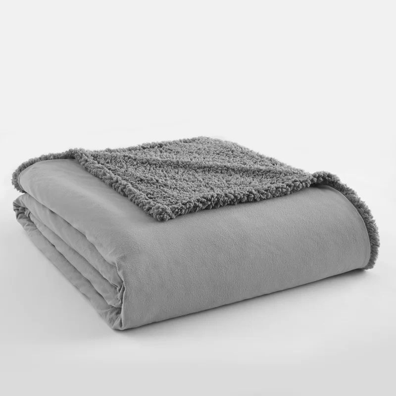 Luxurious Sherpa-Fleece Reversible Chicago Bears Blanket - Full/Queen