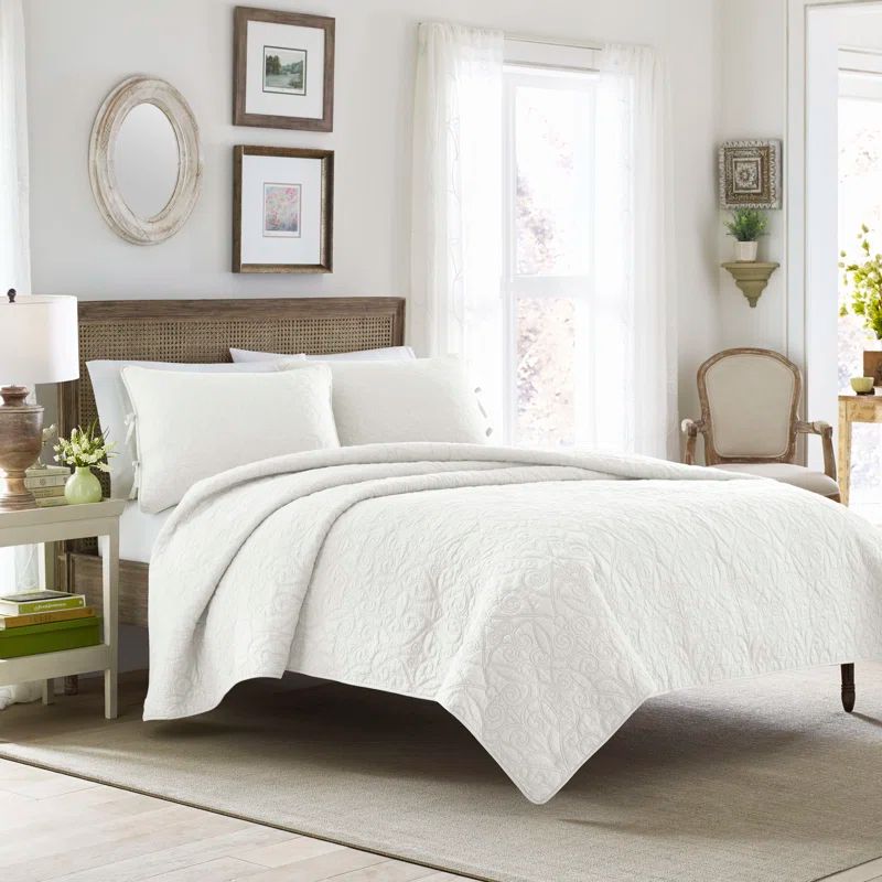White Twin Cotton Reversible Damask Quilt Set