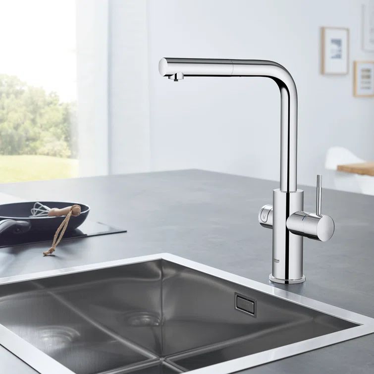 Starlight Chrome Single Handle Pull-Out Kitchen Faucet