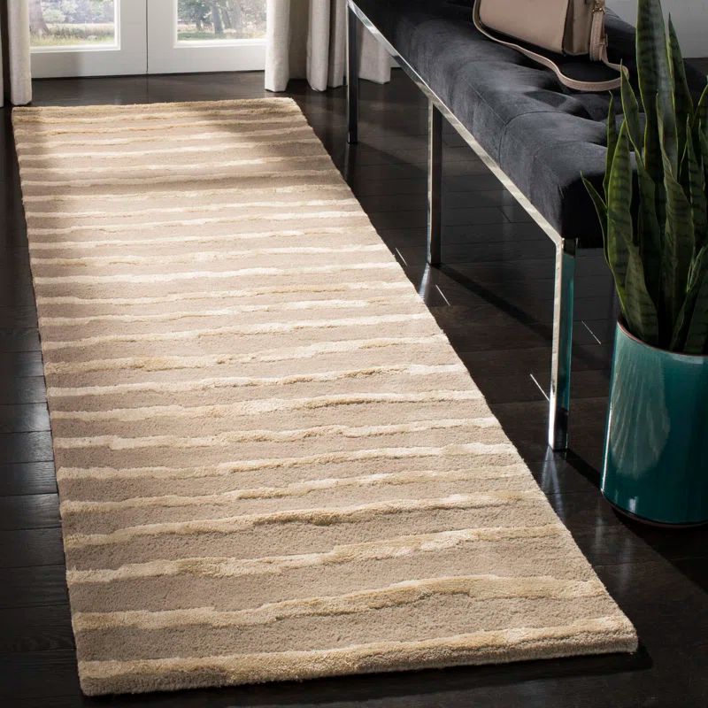 Handmade Beige and Gold Round Wool Area Rug, 6'