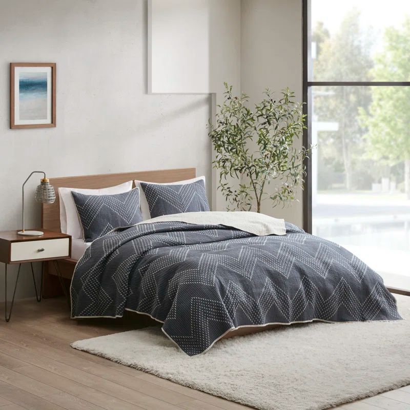 Navy Cotton King Reversible Quilt Set with Chevron Design