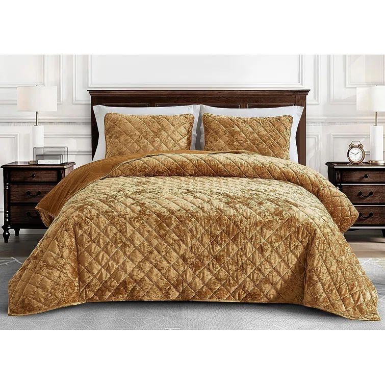 Caramel Gold Velvet Queen Quilt Set with Diamond Stitching
