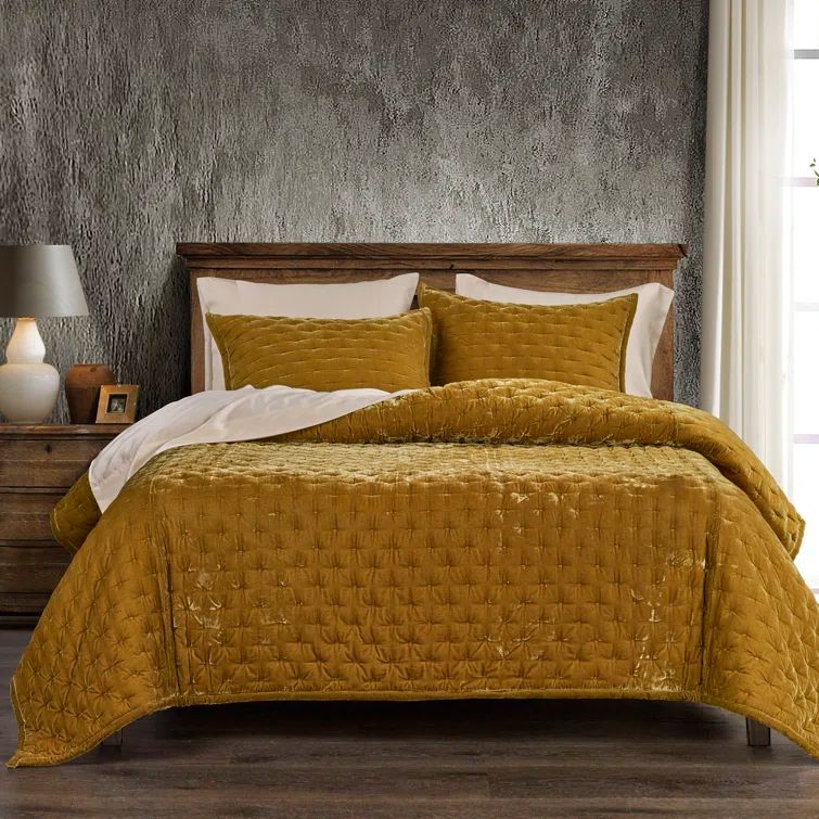 Luxurious Twin Black Faux Silk Velvet Quilt Set