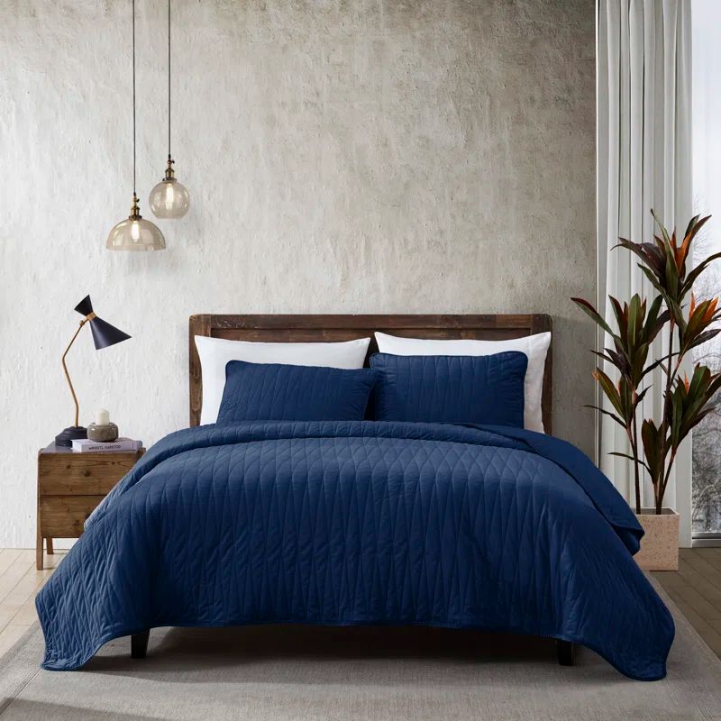 Navy Twin Reversible Velvet Quilt Set
