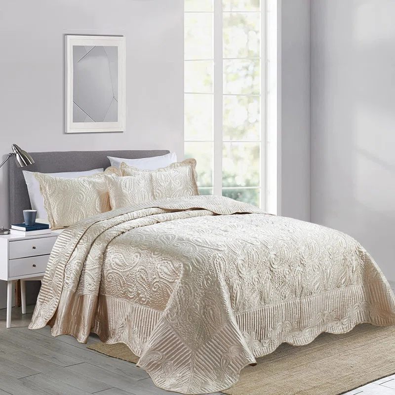 Champagne Queen Microfiber Reversible Paisley Quilt Set