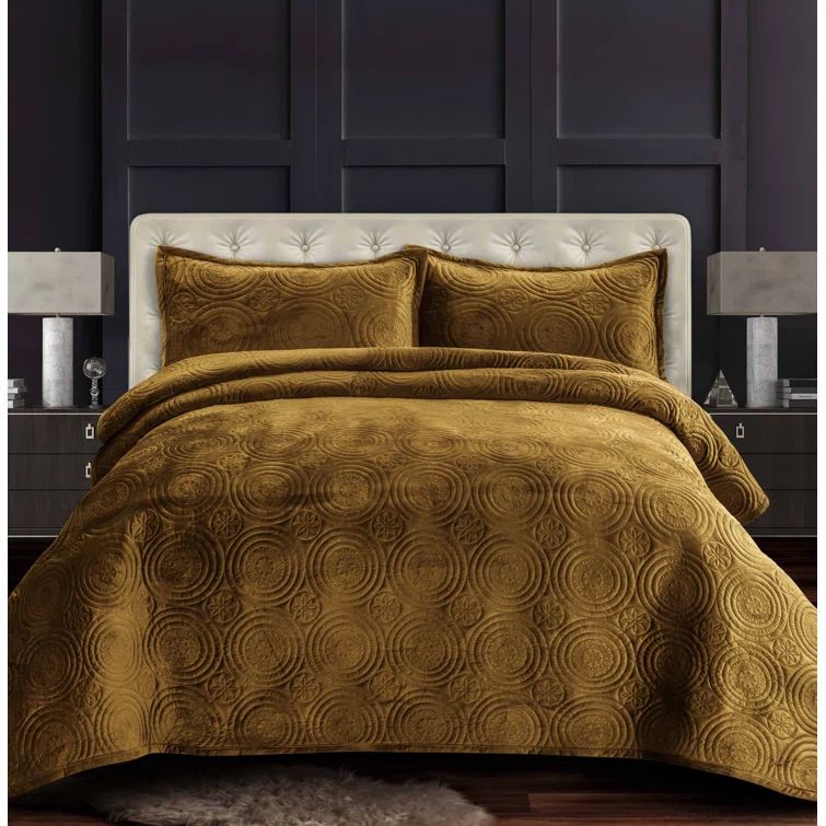 Camel Twin Velvet Reversible Quilt Set