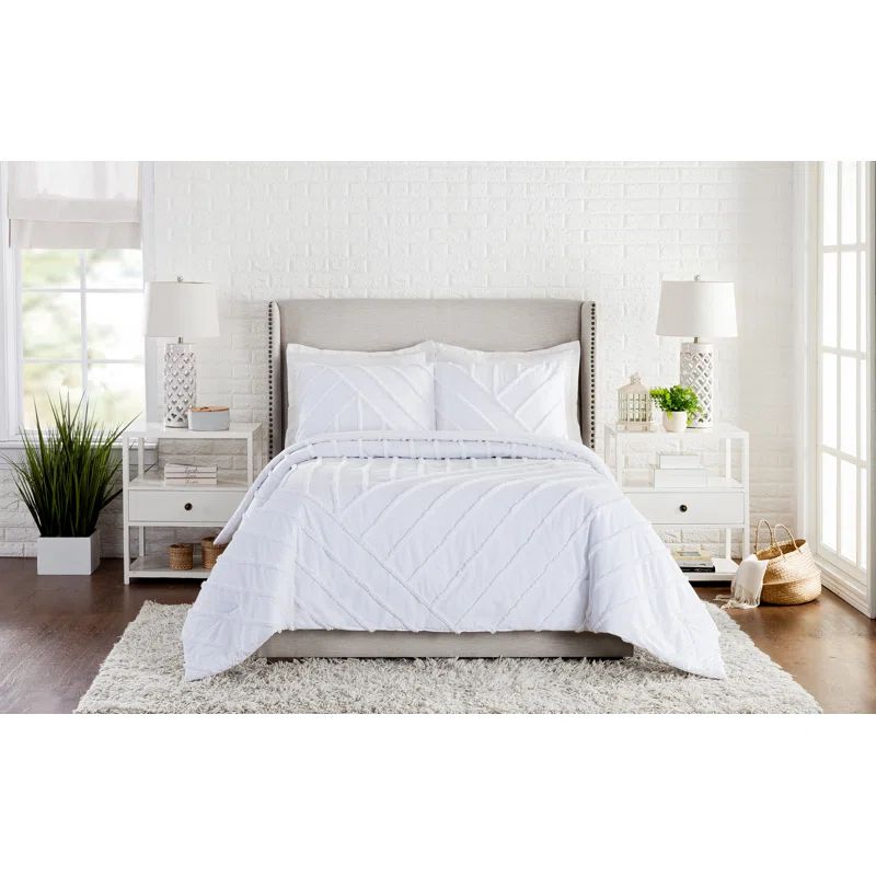 King White Cotton Chevron Comforter Set with Shams