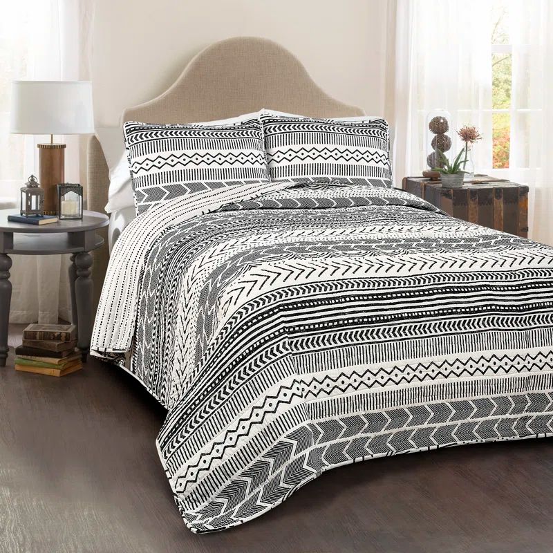 Full Black and White Reversible Cotton Quilt Set
