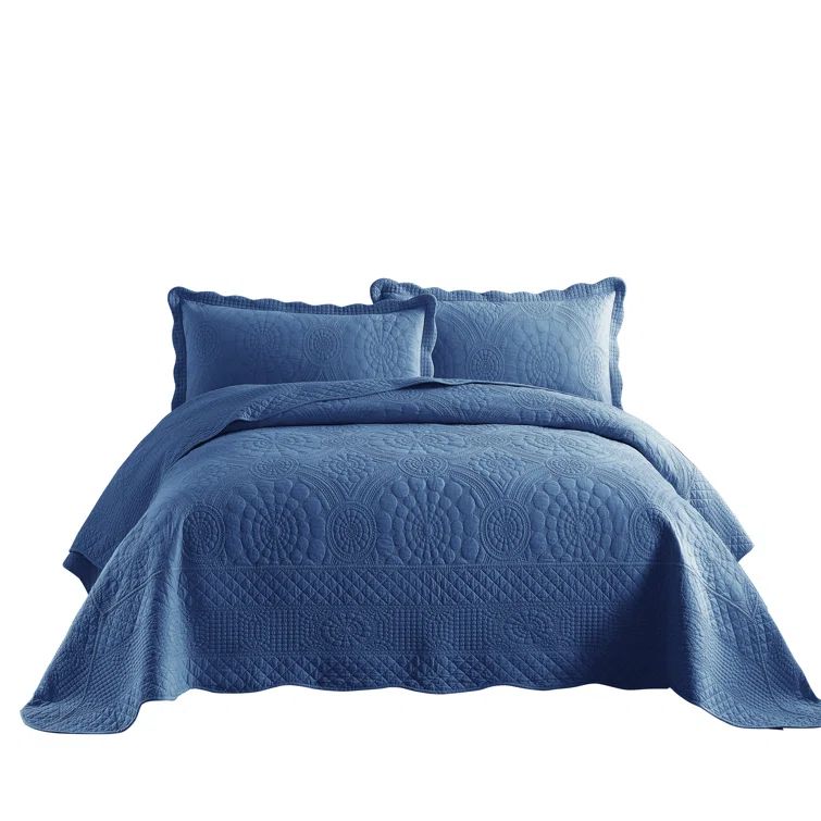 Oversized Midtone Blue Cotton Queen Quilt Set with Shams