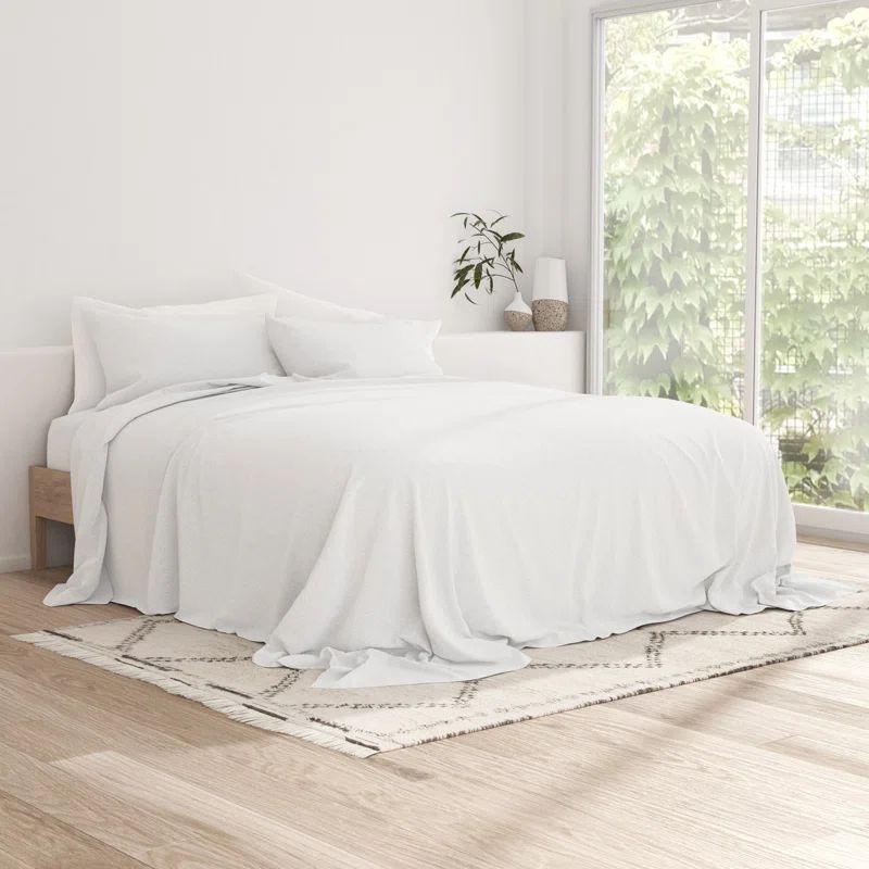 Luxurious White Queen Deep Pocket Microfiber Sheet Set