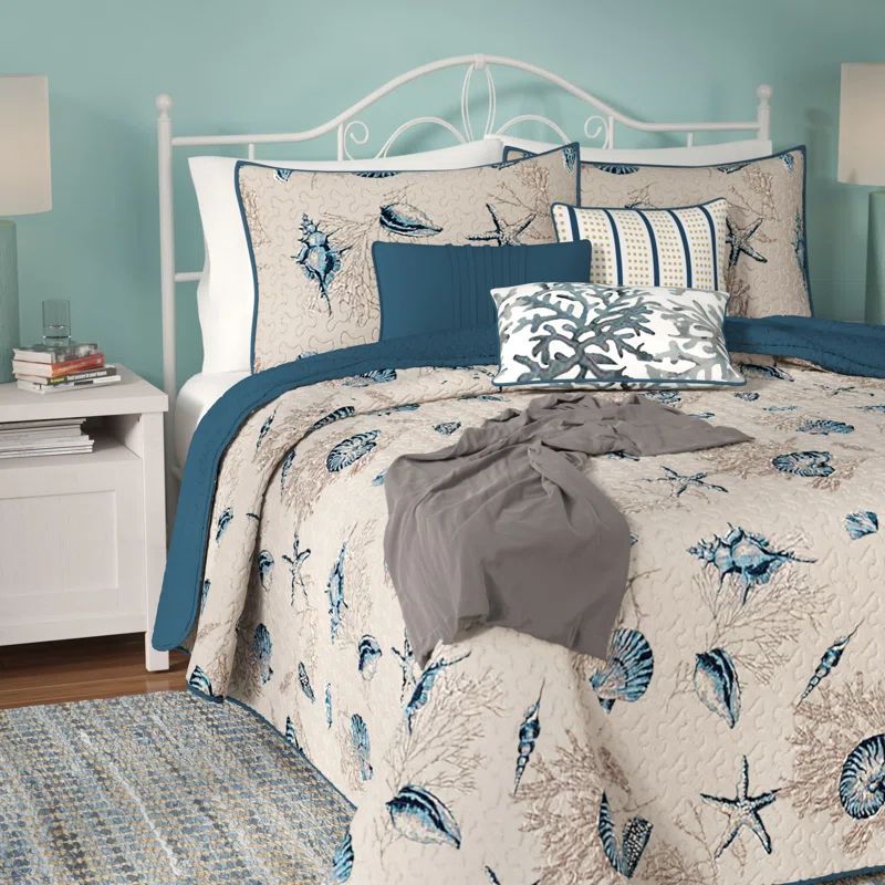 Coastal Charm Ivory & Deep Blue Microfiber Full/Queen Coverlet Set