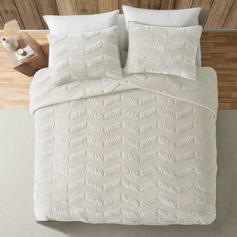 Ivory Queen Velvet Chevron Quilt Set with Shams