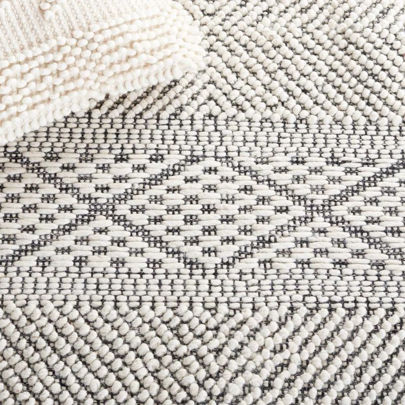 Handmade Black and Ivory Wool Area Rug 3' x 5'