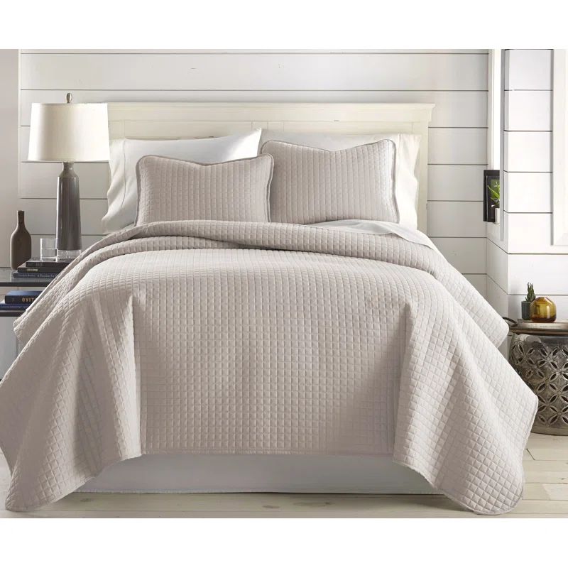 Vilano Bone Full Reversible Microfiber Quilt Set