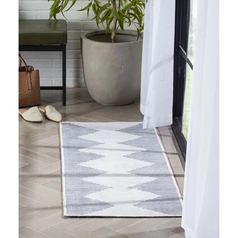 Apollo Bree Ivory and Gray Polyester Chenille 2' x 5' Runner Rug