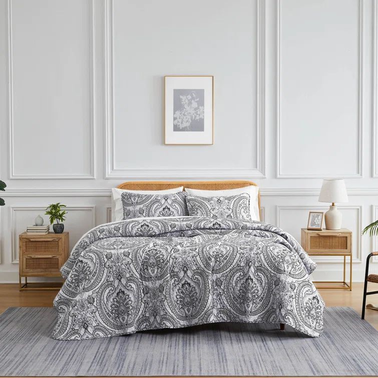 Black and White Paisley Twin Reversible Quilt Set