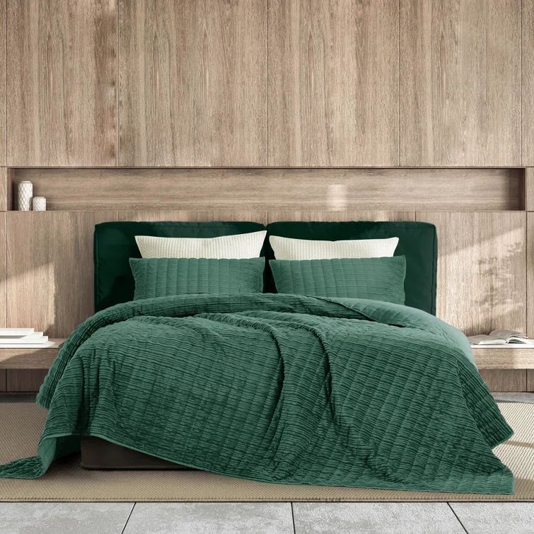 Hunter Green Velvet King Quilt Set with Vertical Stripes
