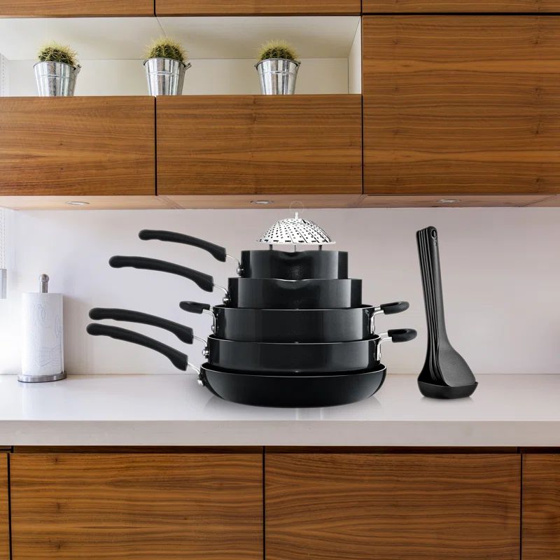 NutriChef Black Aluminum Non-Stick Stackable Cookware Set, 17-Piece
