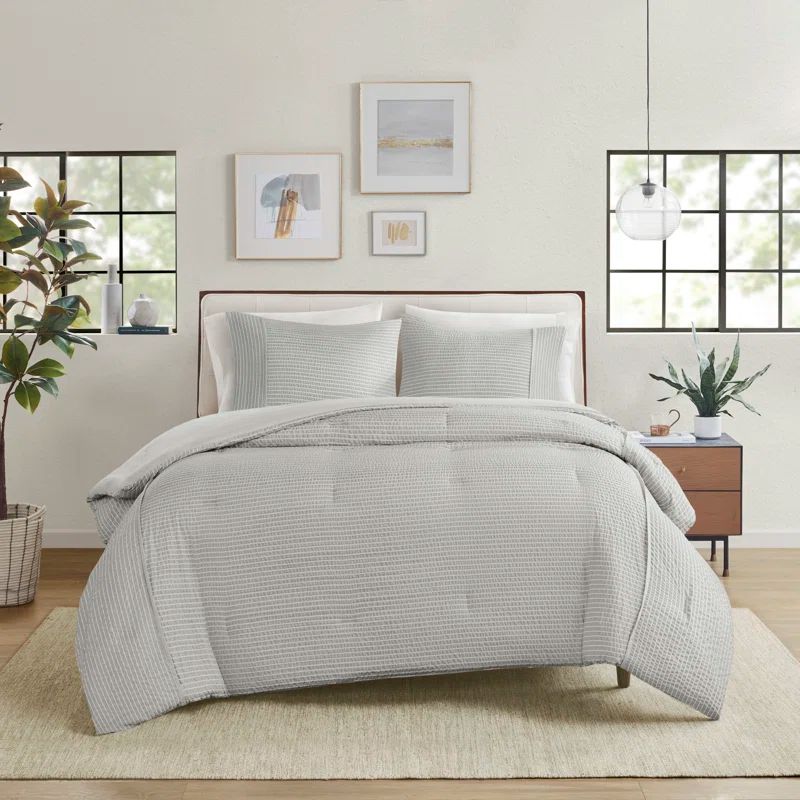 Ivory Full Microfiber Seersucker Comforter Set with Shams