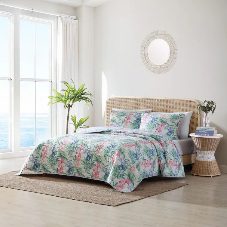 King Size Pink Cotton Reversible Botanical Quilt Set