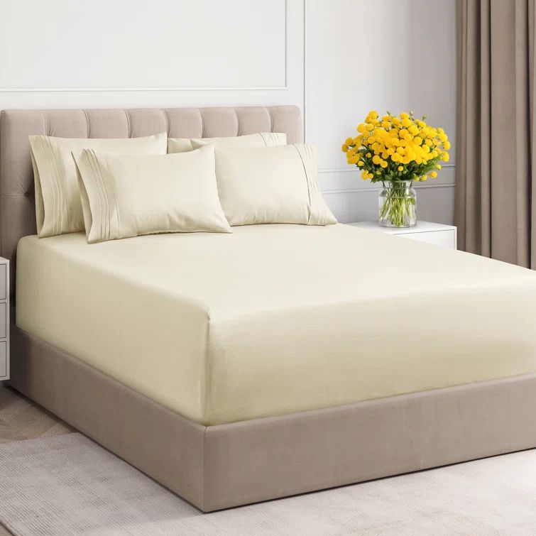 Queen Off-White Microfiber Deep Pocket Sheet Set