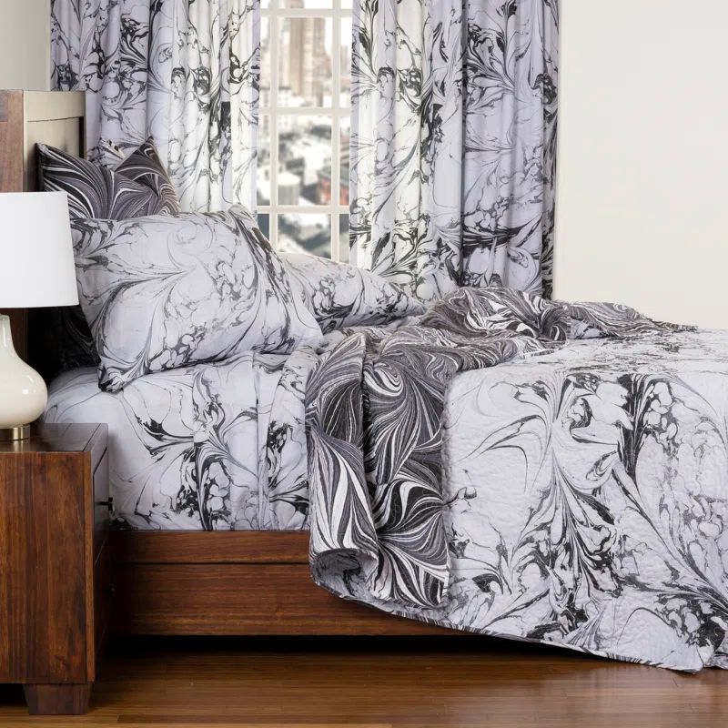 King Black and White Microfiber Reversible Quilt
