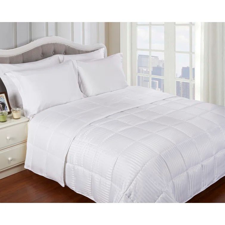 Twin White Cotton Reversible Down Alternative Comforter