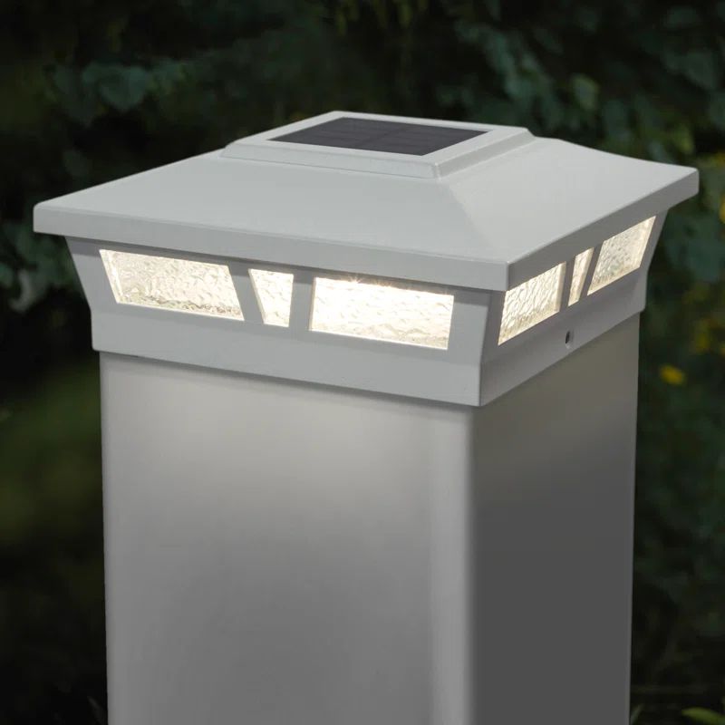 White Aluminum LED Solar Post Cap Light with Decorative Glass Lens