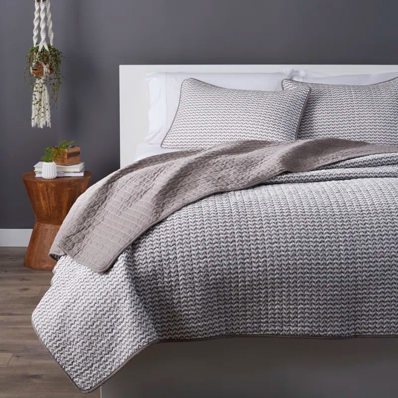 Twin Black and White Reversible Organic Cotton Quilt Set