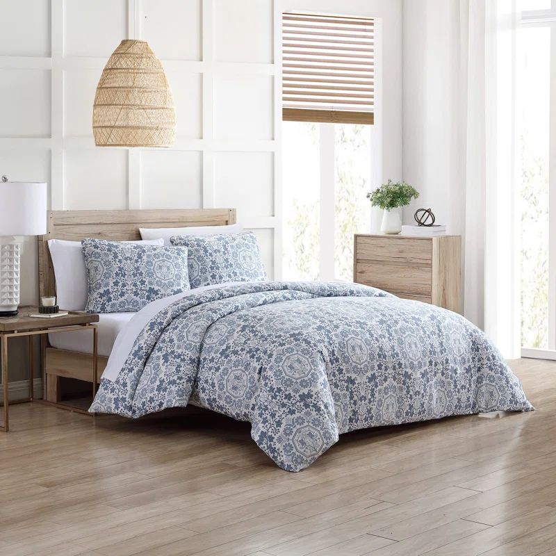 King White and Blue Cotton Reversible Comforter Set