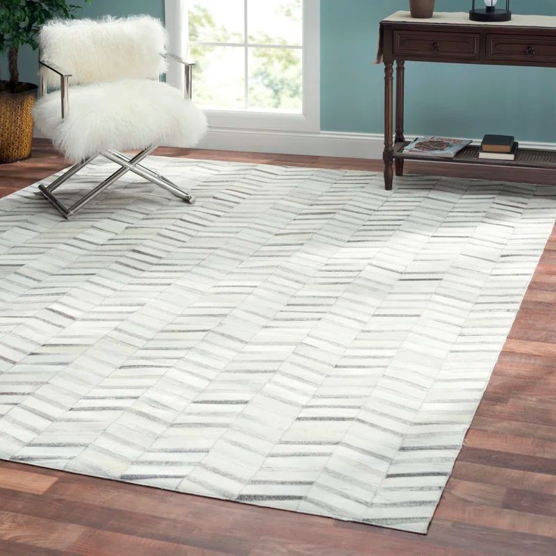 Handmade Gray Geometric Cowhide Chevron Rectangular Rug
