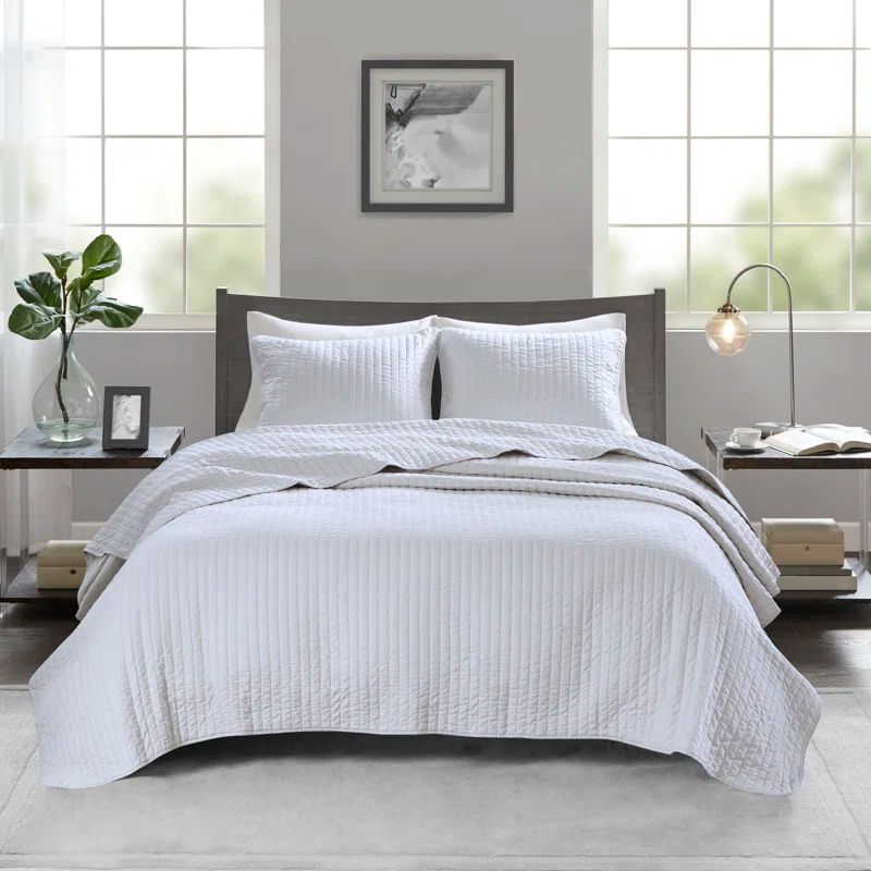 Cozy Farmhouse Full/Queen White Microfiber Reversible Quilt Set