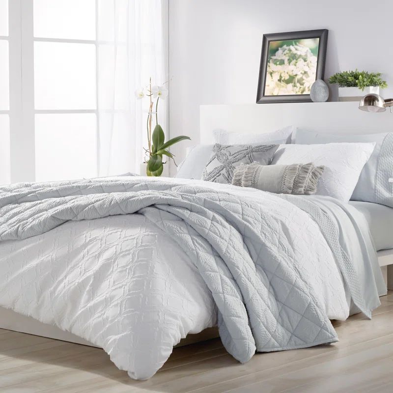 Full/Queen White Microfiber Ogee Hourglass Comforter Set