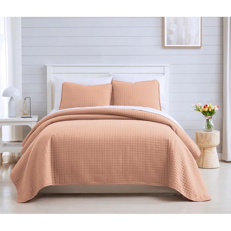 Vilano Blush King Microfiber Quilt Set with Shams