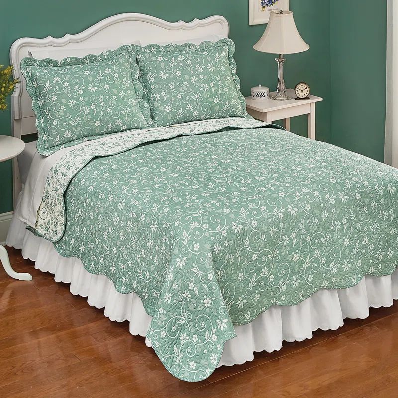 Sage Reversible Floral Full Quilt Set with Scalloped Edges